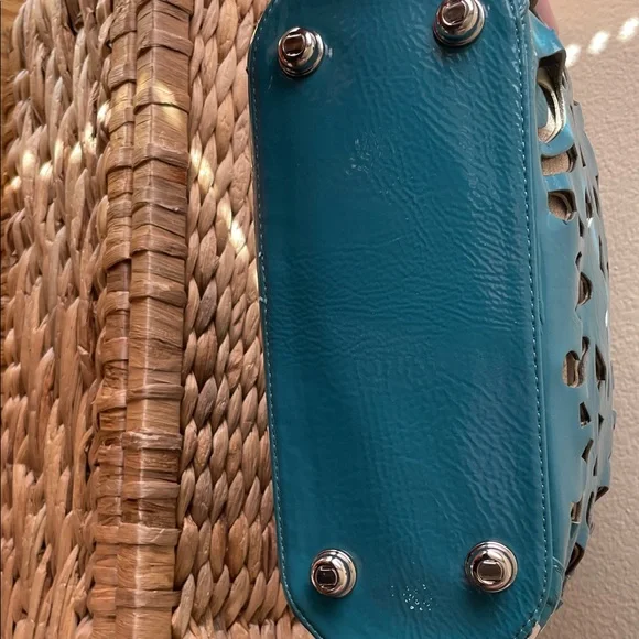 Sondra Roberts Teal & Red Cutout Tote Bags - Picture 4 of 16